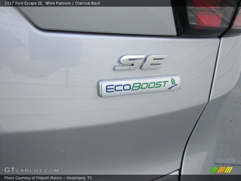 White Platinum / Charcoal Black 2017 Ford Escape SE