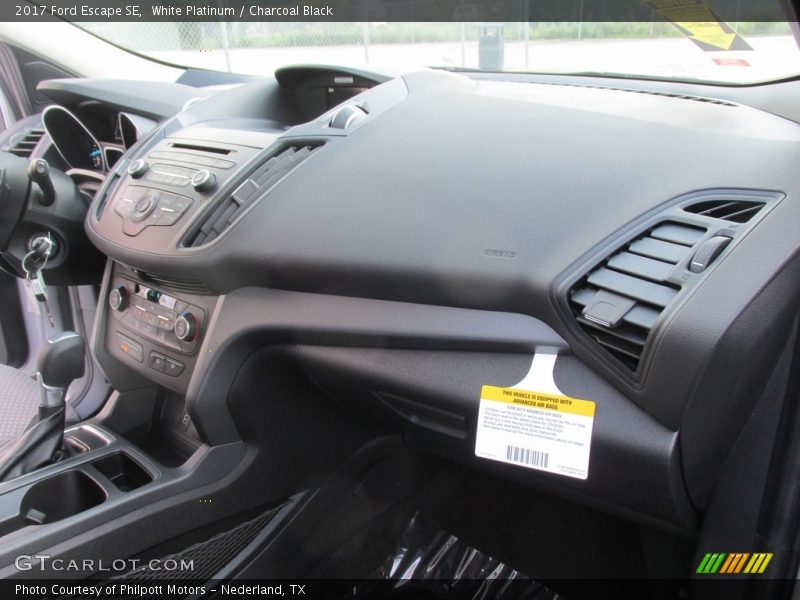 White Platinum / Charcoal Black 2017 Ford Escape SE