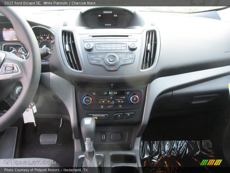 White Platinum / Charcoal Black 2017 Ford Escape SE