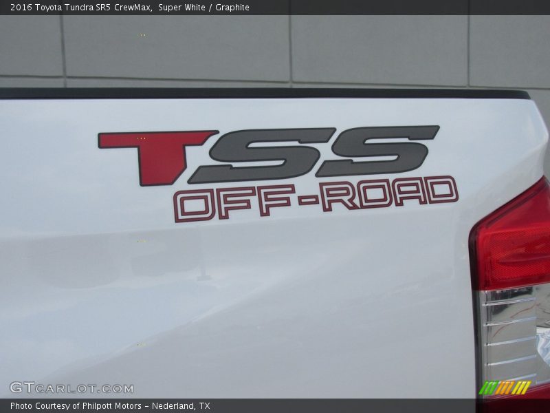Super White / Graphite 2016 Toyota Tundra SR5 CrewMax
