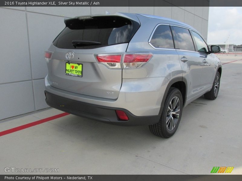 Silver Sky Metallic / Ash 2016 Toyota Highlander XLE