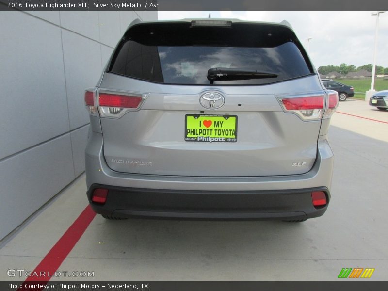 Silver Sky Metallic / Ash 2016 Toyota Highlander XLE