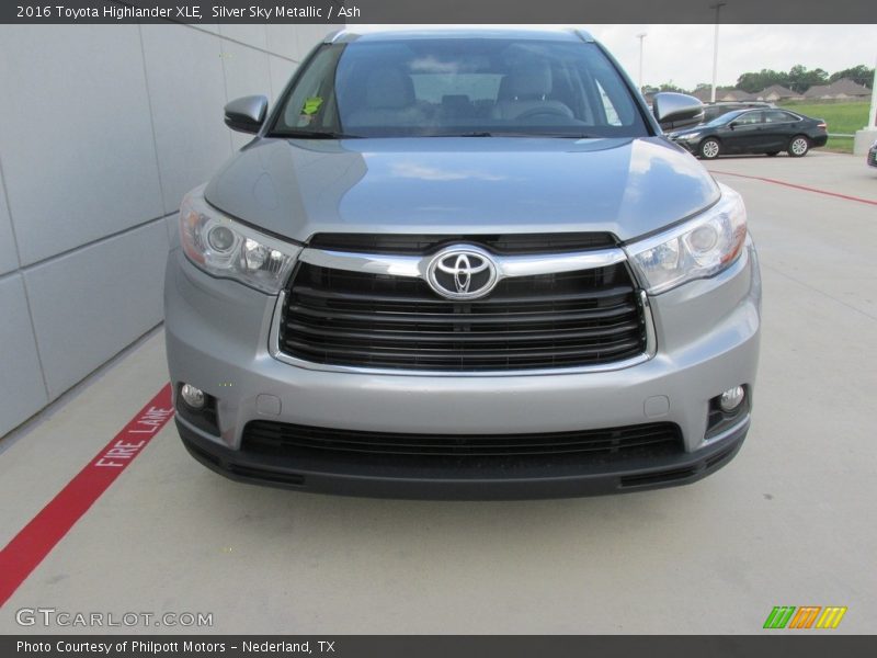 Silver Sky Metallic / Ash 2016 Toyota Highlander XLE