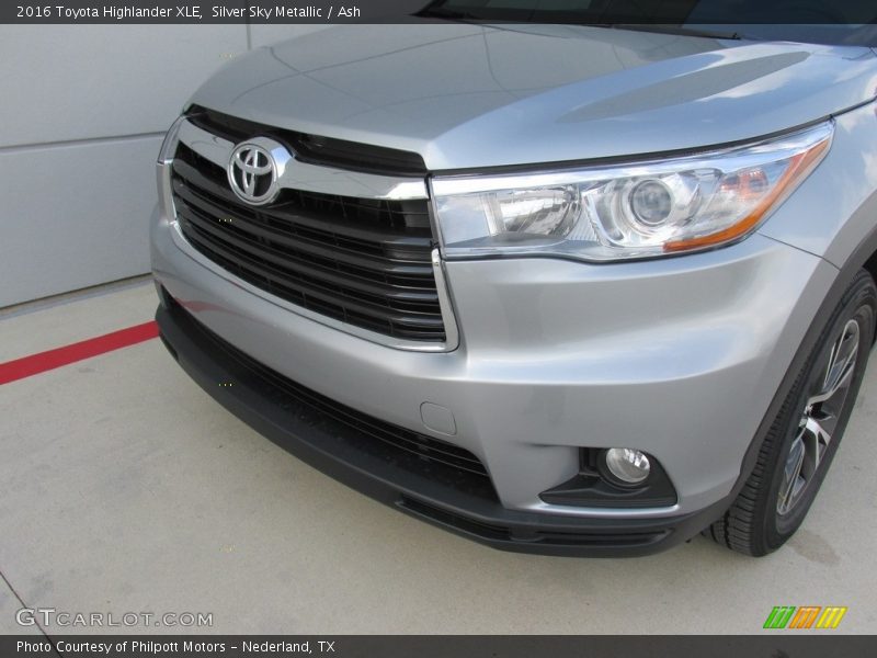 Silver Sky Metallic / Ash 2016 Toyota Highlander XLE