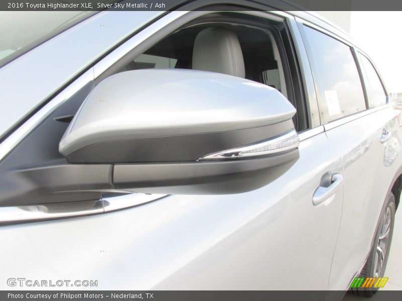 Silver Sky Metallic / Ash 2016 Toyota Highlander XLE