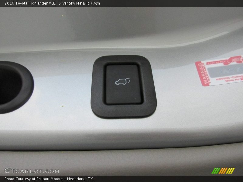 Silver Sky Metallic / Ash 2016 Toyota Highlander XLE