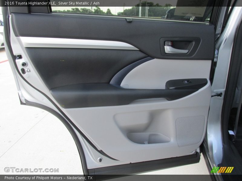 Silver Sky Metallic / Ash 2016 Toyota Highlander XLE