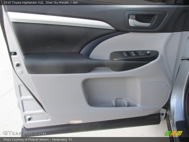 Silver Sky Metallic / Ash 2016 Toyota Highlander XLE