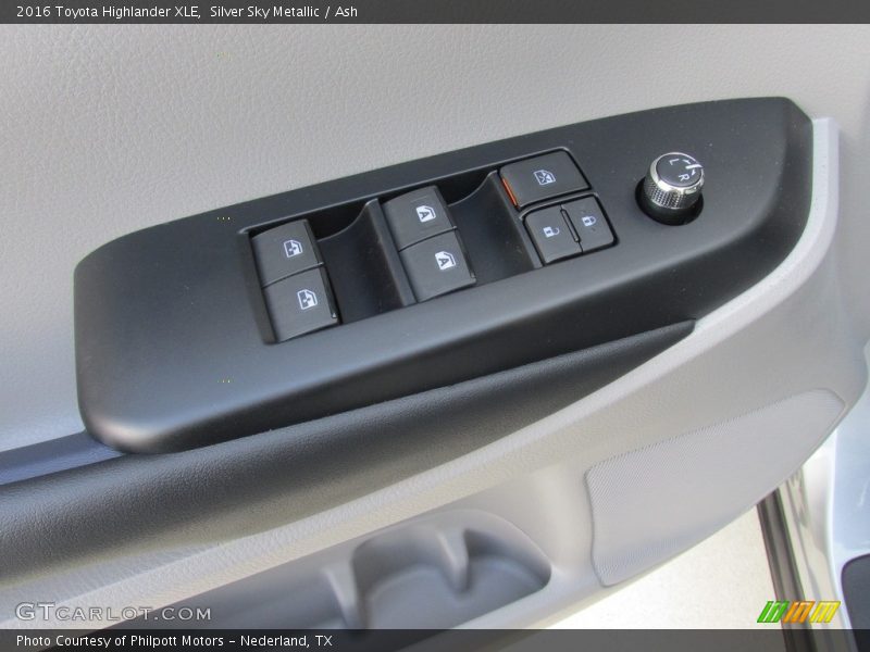 Silver Sky Metallic / Ash 2016 Toyota Highlander XLE