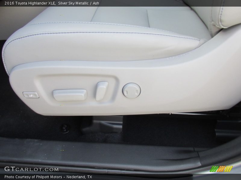 Silver Sky Metallic / Ash 2016 Toyota Highlander XLE