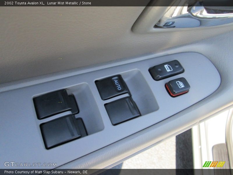 Lunar Mist Metallic / Stone 2002 Toyota Avalon XL