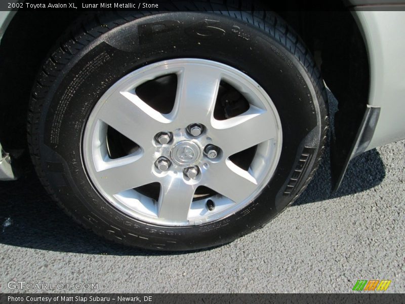 Lunar Mist Metallic / Stone 2002 Toyota Avalon XL