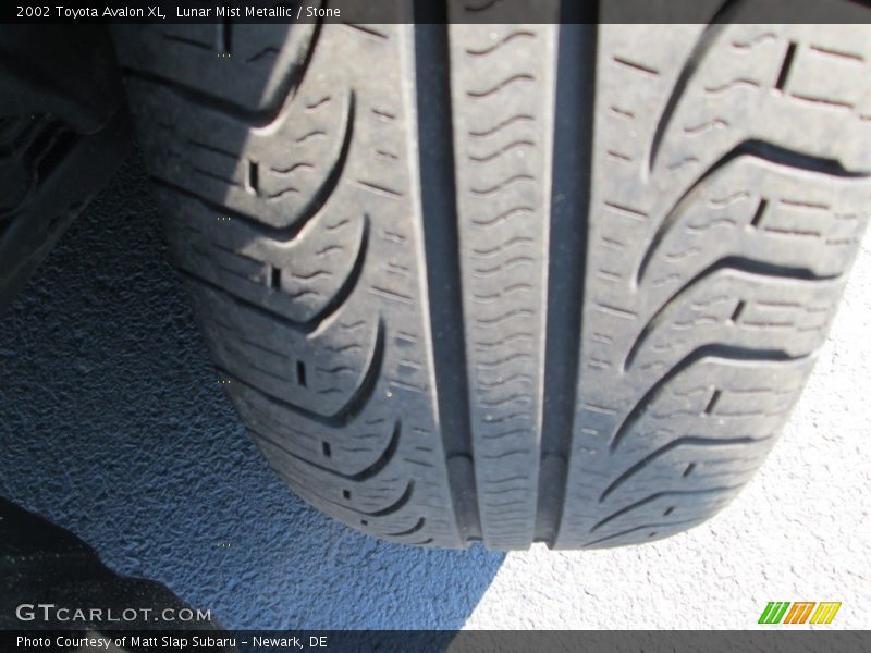 Lunar Mist Metallic / Stone 2002 Toyota Avalon XL