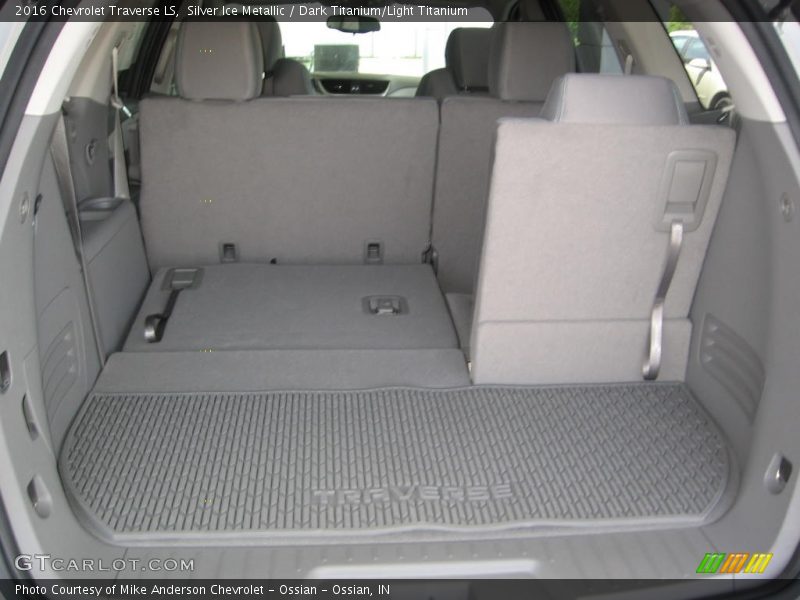 Silver Ice Metallic / Dark Titanium/Light Titanium 2016 Chevrolet Traverse LS