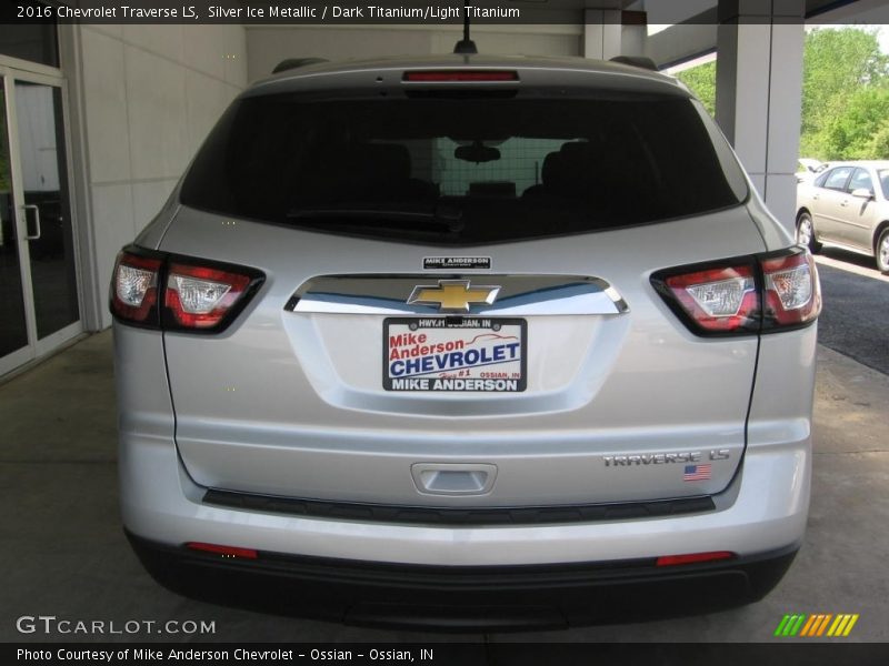 Silver Ice Metallic / Dark Titanium/Light Titanium 2016 Chevrolet Traverse LS