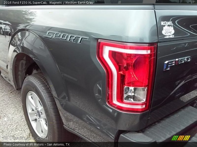 Magnetic / Medium Earth Gray 2016 Ford F150 XL SuperCab