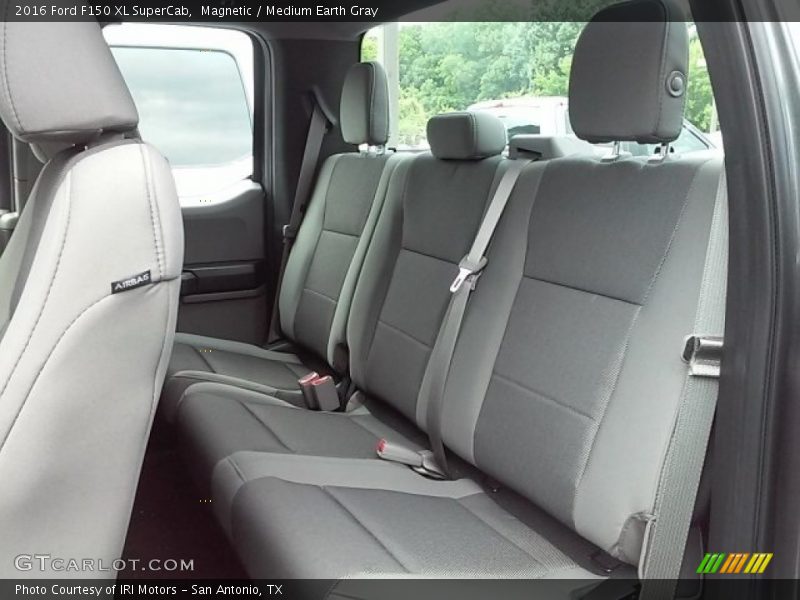 Magnetic / Medium Earth Gray 2016 Ford F150 XL SuperCab