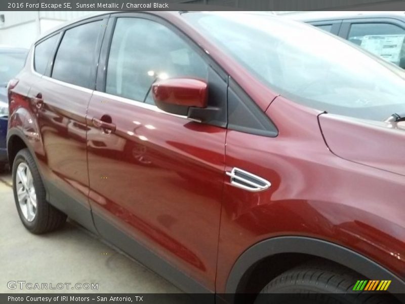 Sunset Metallic / Charcoal Black 2016 Ford Escape SE