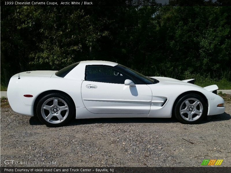 Arctic White / Black 1999 Chevrolet Corvette Coupe