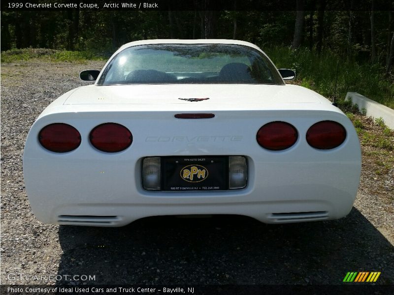 Arctic White / Black 1999 Chevrolet Corvette Coupe