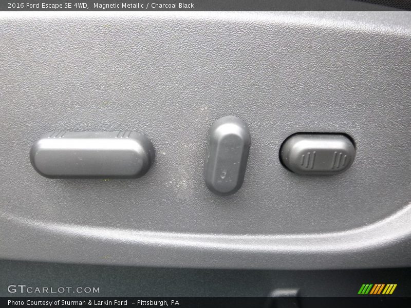 Magnetic Metallic / Charcoal Black 2016 Ford Escape SE 4WD