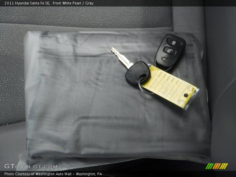 Frost White Pearl / Gray 2011 Hyundai Santa Fe SE