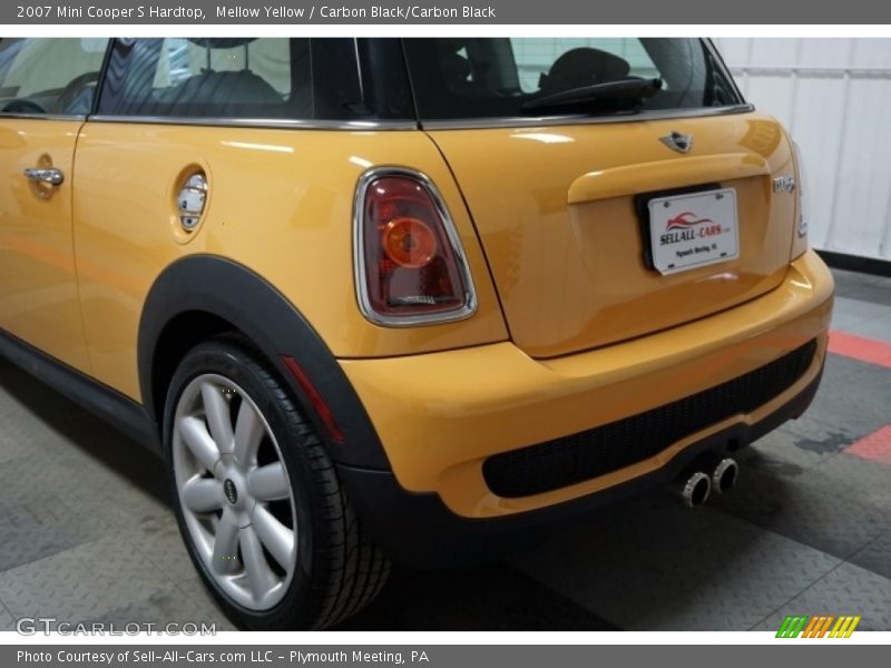 Mellow Yellow / Carbon Black/Carbon Black 2007 Mini Cooper S Hardtop