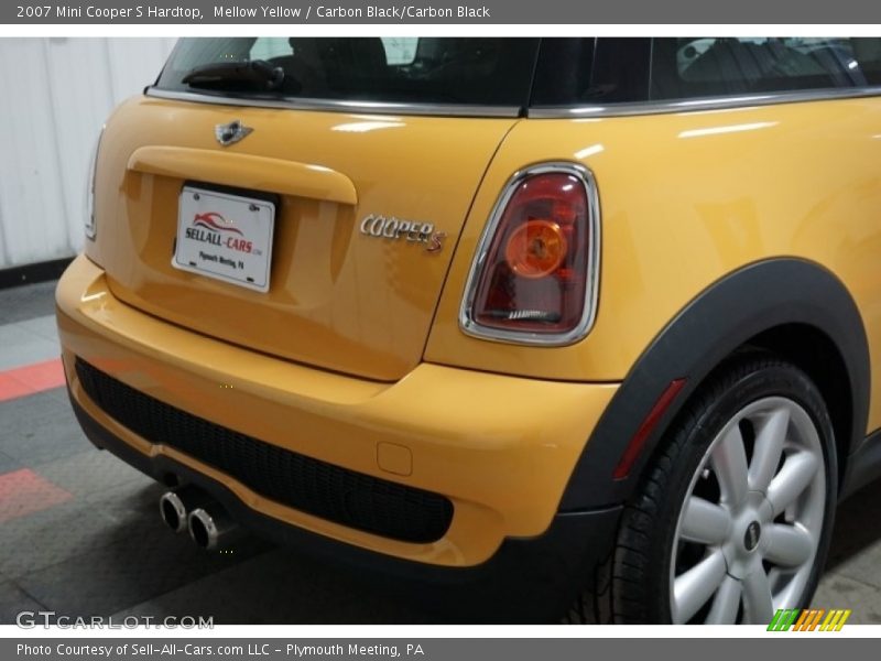Mellow Yellow / Carbon Black/Carbon Black 2007 Mini Cooper S Hardtop