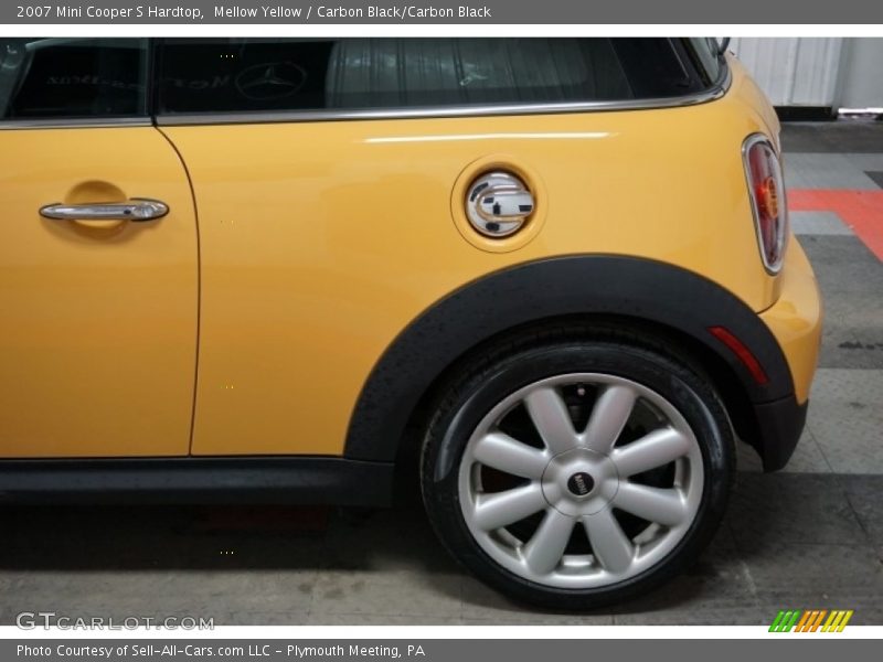 Mellow Yellow / Carbon Black/Carbon Black 2007 Mini Cooper S Hardtop