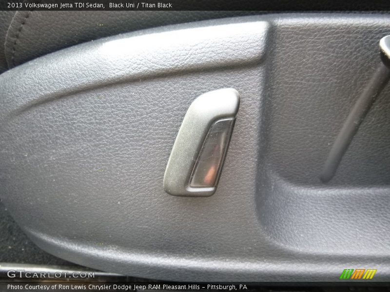 Black Uni / Titan Black 2013 Volkswagen Jetta TDI Sedan