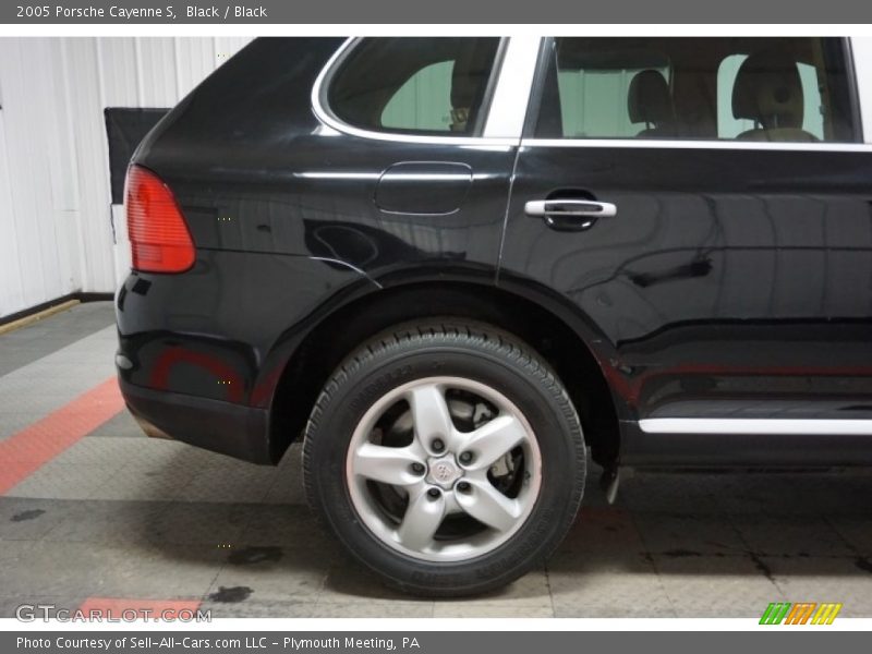 Black / Black 2005 Porsche Cayenne S
