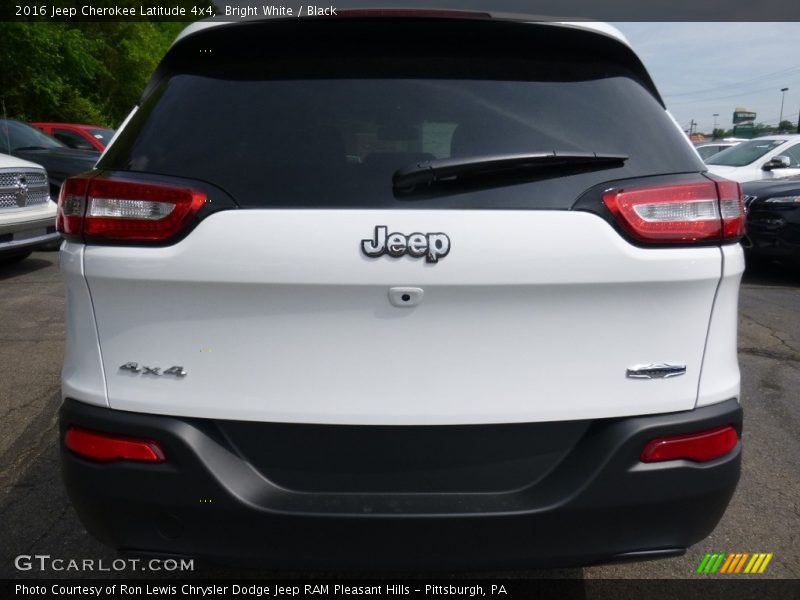 Bright White / Black 2016 Jeep Cherokee Latitude 4x4
