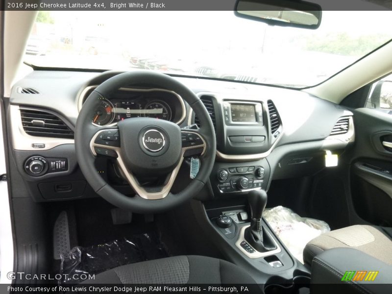 Bright White / Black 2016 Jeep Cherokee Latitude 4x4