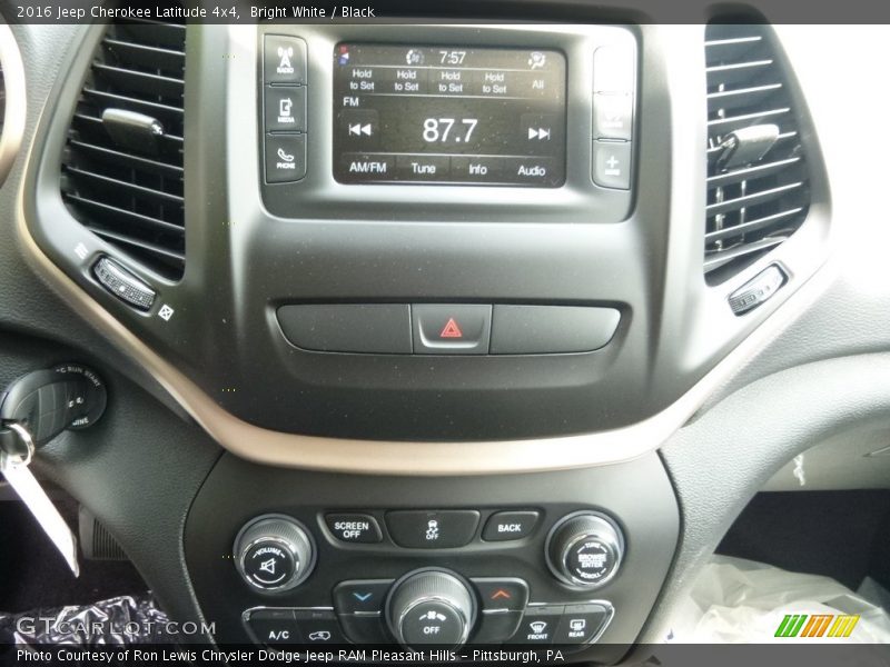 Bright White / Black 2016 Jeep Cherokee Latitude 4x4