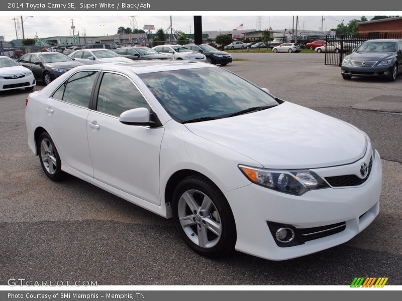 Super White / Black/Ash 2014 Toyota Camry SE