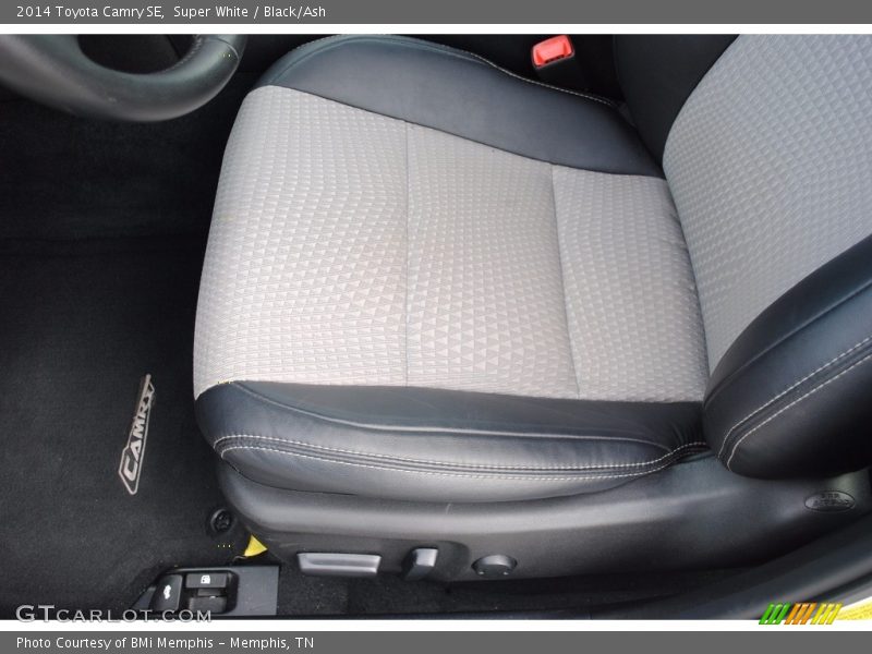 Super White / Black/Ash 2014 Toyota Camry SE