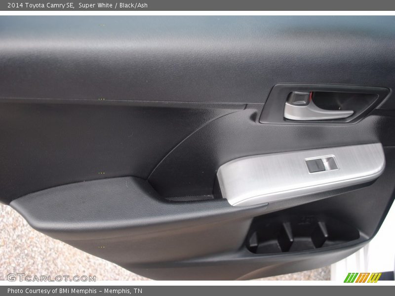 Super White / Black/Ash 2014 Toyota Camry SE