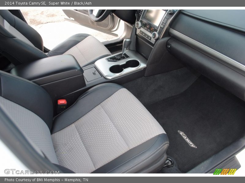 Super White / Black/Ash 2014 Toyota Camry SE