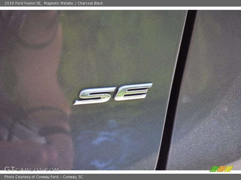 Magnetic Metallic / Charcoal Black 2016 Ford Fusion SE
