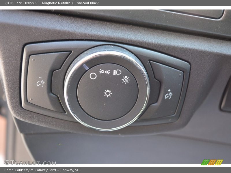 Magnetic Metallic / Charcoal Black 2016 Ford Fusion SE