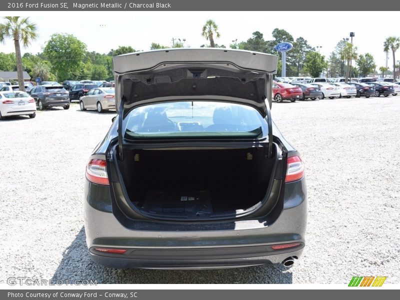 Magnetic Metallic / Charcoal Black 2016 Ford Fusion SE