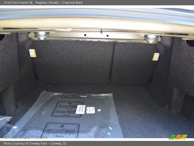 Magnetic Metallic / Charcoal Black 2016 Ford Fusion SE