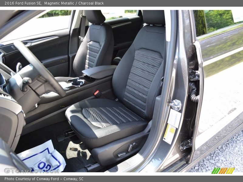 Magnetic Metallic / Charcoal Black 2016 Ford Fusion SE