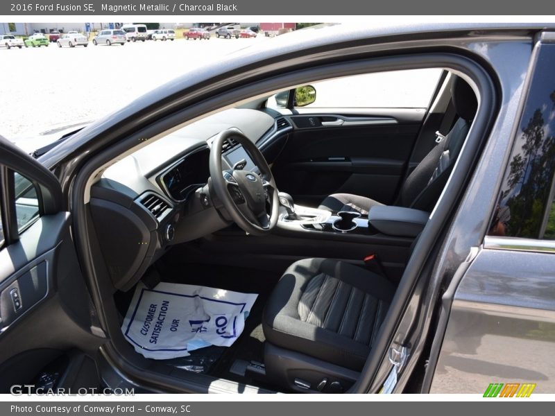 Magnetic Metallic / Charcoal Black 2016 Ford Fusion SE