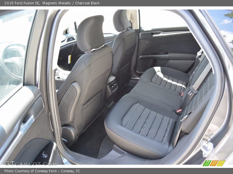 Magnetic Metallic / Charcoal Black 2016 Ford Fusion SE