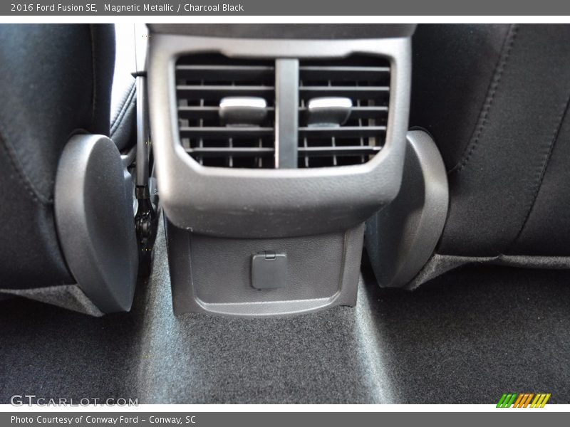 Magnetic Metallic / Charcoal Black 2016 Ford Fusion SE