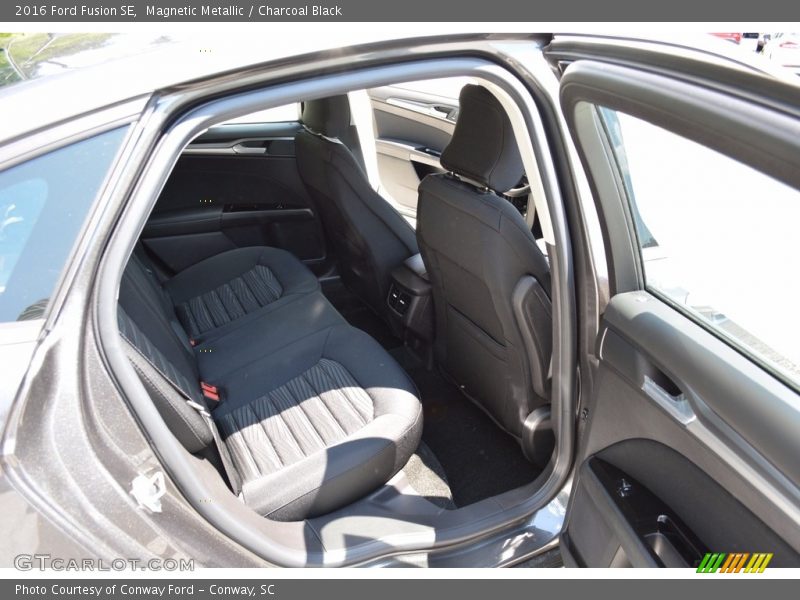 Magnetic Metallic / Charcoal Black 2016 Ford Fusion SE
