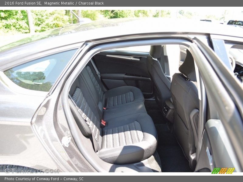 Magnetic Metallic / Charcoal Black 2016 Ford Fusion SE