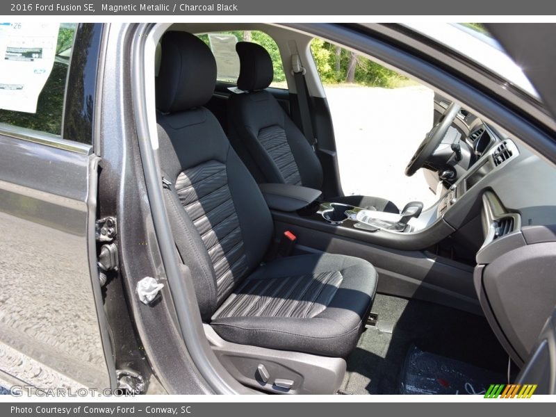 Magnetic Metallic / Charcoal Black 2016 Ford Fusion SE