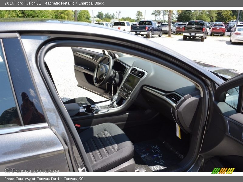 Magnetic Metallic / Charcoal Black 2016 Ford Fusion SE